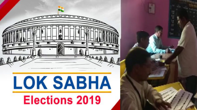 11 states vote in the second phase of Lok Sabha Polls amid EVM glitches