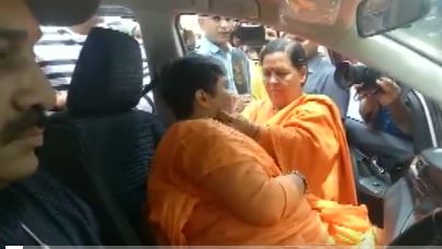 Sadhvi Pragya breaks down after meeting BJP leader Uma Bharti