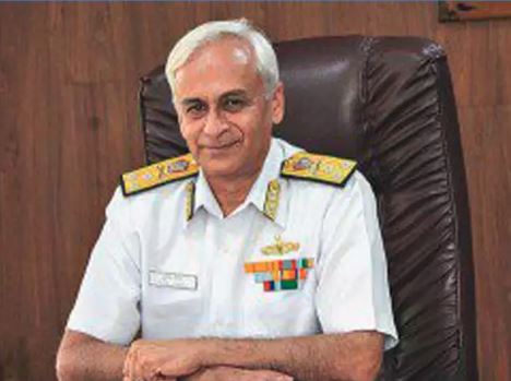 Outgoing Navy chief Admiral Lanba calls on President Kovind