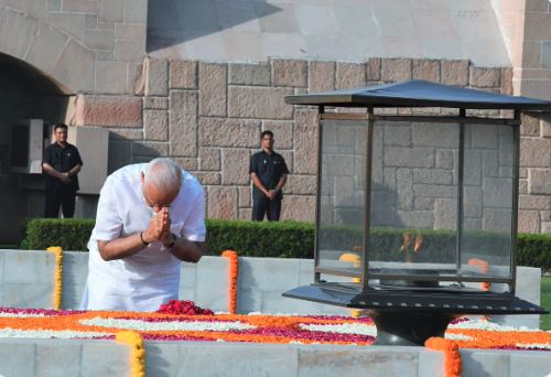 PM’s swearing in slotted at 7pm – visits Rajghat, pays tribute to Mahatma Gandhi and Atal Bihari Vajpai