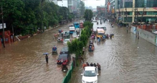 દેશના 15 રાજ્યો ભારે વરસાદને પગલે હાઈ એલર્ટઃ મુંબઈ અને ગુજરાતમાં પાણી જ પાણી