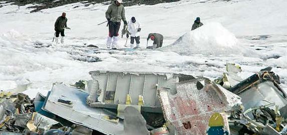 1968માં ક્રેશ થયેલું  IAF નું AN-12 વિમાન 51 વર્ષ પછી ગ્લેશિયરમાંથી મળી આવ્યું