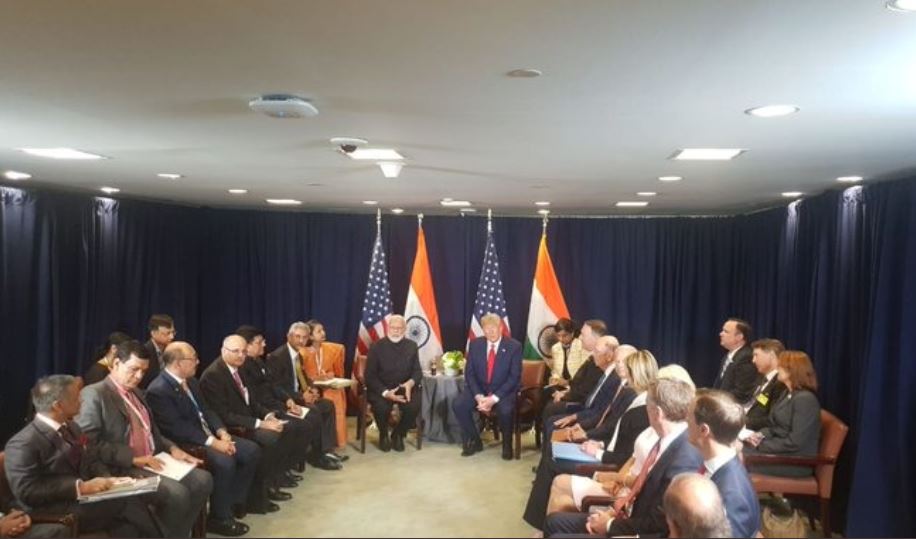ભારત-અમેરિકા વચ્ચે વાતચીત: UNના મુખ્યમથકમાં જ ટ્રમ્પે પીએમ મોદીને ગણાવ્યા – Father of India