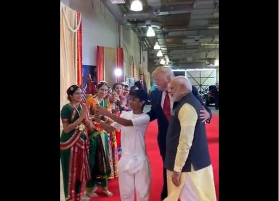 Howdy Modi: જાણો કોણ છે આ બાળક જેણે PM મોદી અને રાષ્ટ્રપ્રમુખ ડોનાલ્ડ ટ્રમ્પની સાથે સેલ્ફી લીધી?
