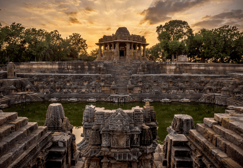 મેઘમહેર વચ્ચે મોઢેરા સૂર્યમંદિરનો આહલાદક નજારો, PM મોદીએ શેર કર્યો વીડિયો