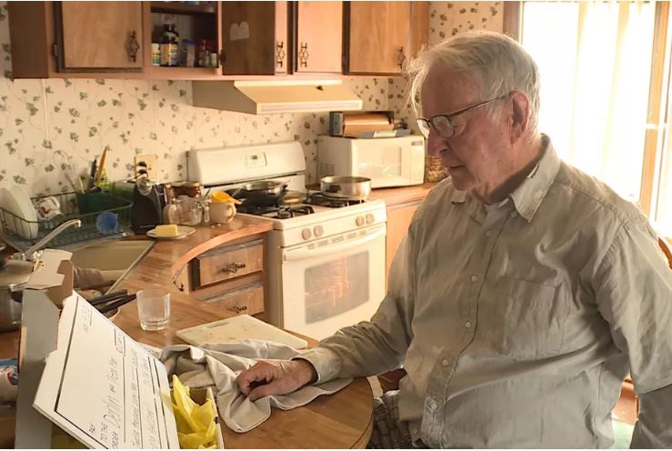 89 Year old Pizza delivery man in USA received 12 thousand dollars in tip