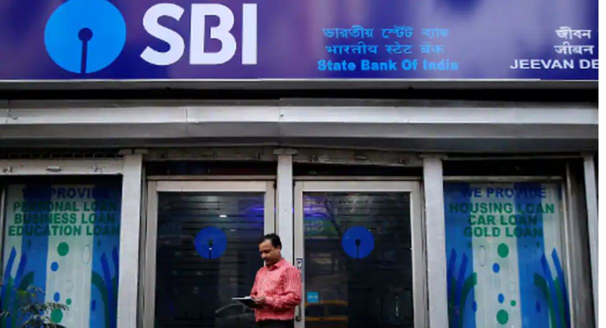 भारतीय स्टेट बैंक की ग्राहकों से अपील – पैन व आधार लिंक करा लें अन्यथा बंद हो सकता है खाता