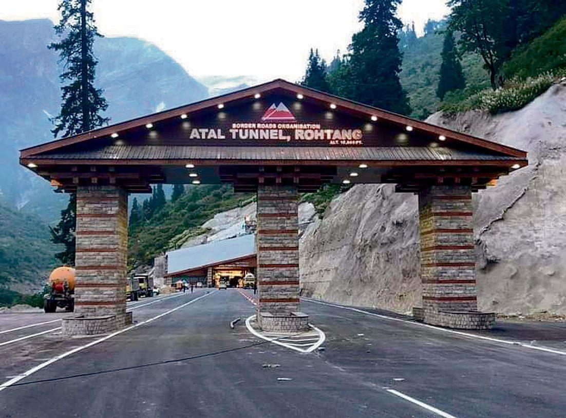 Himachal Pradesh Police detained seven tourists for creating nuisance in Atal Tunnel