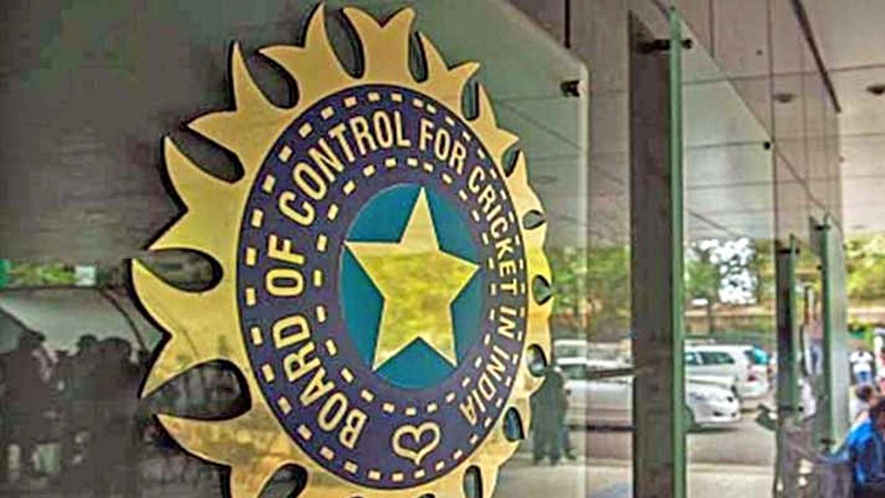 बीसीसीआई ने आईपीएल के मैदानकर्मियों और क्यूरेटर के लिए नकद पुरस्कार की घोषणा की