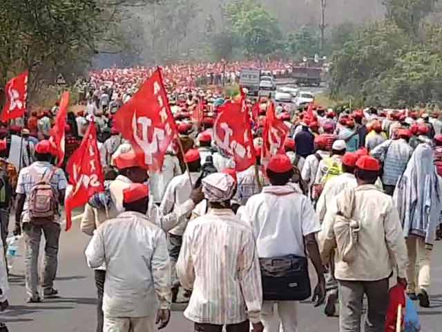 Farmers – Centre Crucial Talks on Wednesday, Protesters Lathi-Charged in Patna, Mobile Towers Vandalised in Punjab