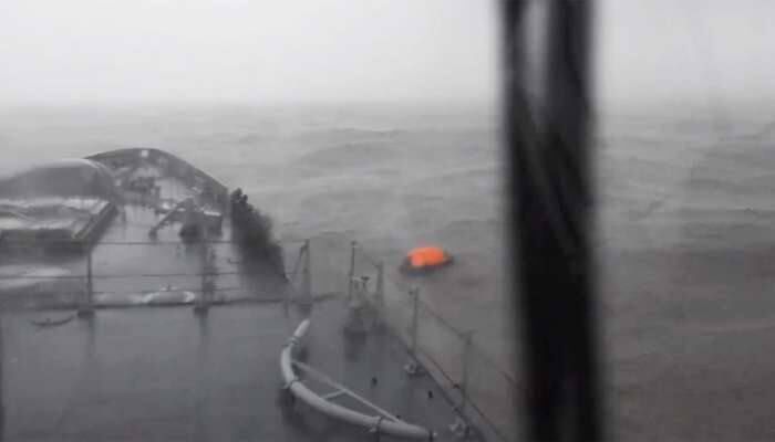 ताउते का कहर : अरब सागर में डूबा भारतीय जहाज, नौसेना ने 177 की बचाई जान, राहत बचाव कार्य जारी
