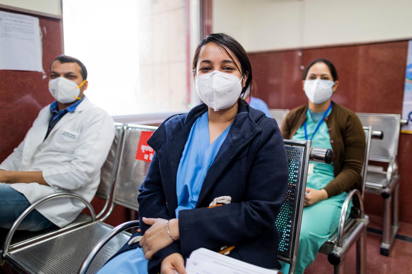 भारत में कोरोना संकट: लगातार दूसरे दिन रिकॉर्ड 4.14 लाख से ज्यादा केस, लगभग 3.32 लाख लोग स्वस्थ
