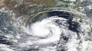 ओडिशा व पश्चिम बंगाल के समुद्री तटों से टकराने के बाद कमजोर पड़ा चक्रवाती तूफान ‘यास’
