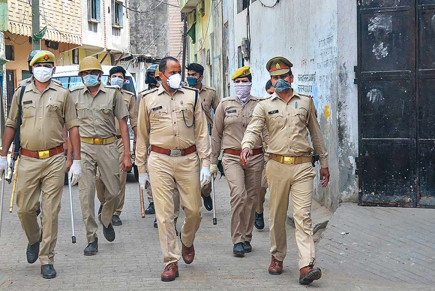 उत्तर प्रदेश: कोरोना की दूसरी लहर में अब तक चार हजार से ज्यादा पुलिसकर्मी संक्रमित, 48 की मौत