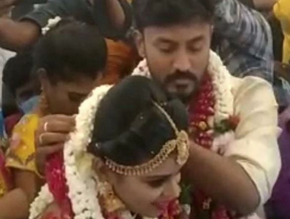 तमिलनाडु : चार्टर्ड विमान के अंदर शादी बनी मुसीबत, वीडियो वायरल होने पर डीजीसीए ने बैठाई जांच