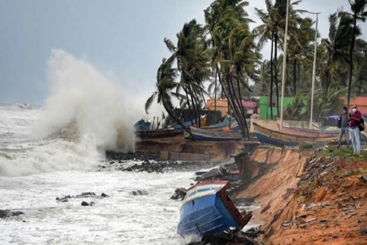 Four Killed in Cyclonic Storm in Gujarat, Over 40,000 Trees Uprooted