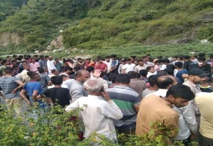 हिमाचल प्रदेश : गहरी खाई में वाहन गिरने से 10 लोगों की मौत, पीएम मोदी ने किया मुआवजे का एलान