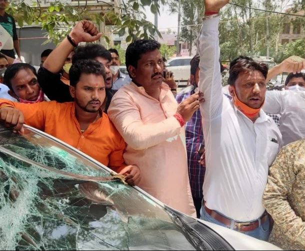 किसान आंदोलन : गाजीपुर बॉर्डर पर किसानों और भाजपा कार्यकर्ताओं के बीच झड़प, मौके पर पुलिस तैनात