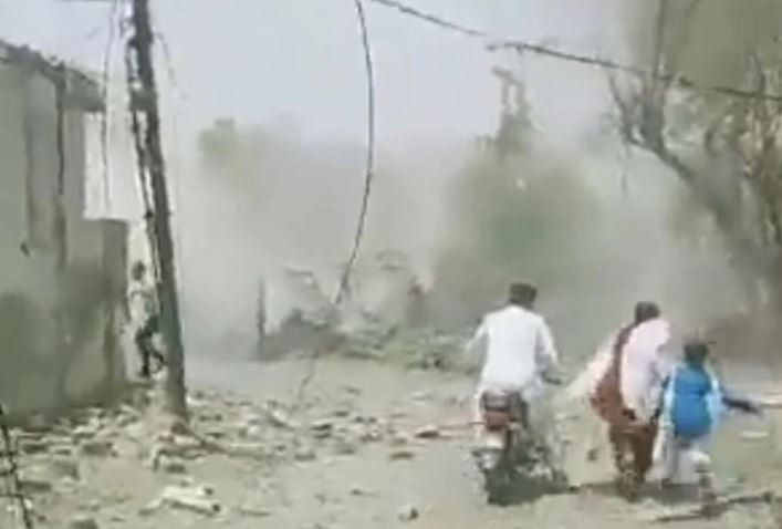 पाकिस्तान : लाहौर में आतंकी हाफिज सईद के घर के बाहर कार बम विस्फोट, 3 मरे, 20 से ज्यादा घायल