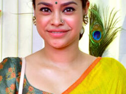 Sumona_Chakravarti_attends_the_rice_ceremony_of_their_grandson_Krishh_Lahiri_(09)_(cropped)