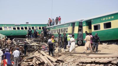 Pakistan: Train collision in Sindh province kills at least 30