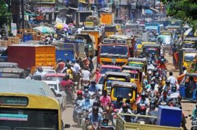 MA10-lockdowncrowded-04jpg