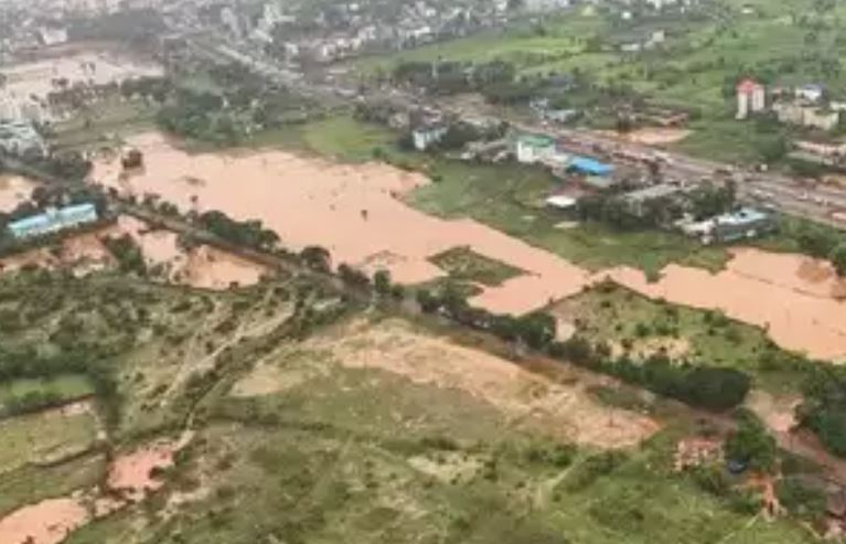 महाराष्ट्र में बारिश से हाहाकार : रायगढ़ में भूस्खलन से 36 लोगों की मौत, बाढ़ जैसे हालात, नदी-नाले उफान पर