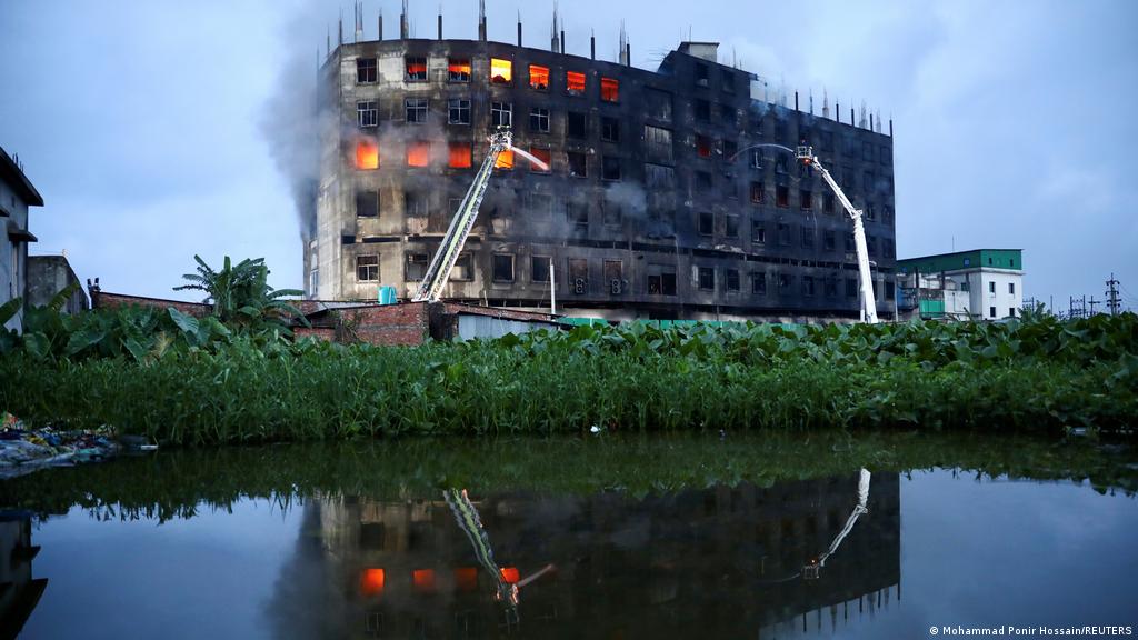 बांग्लादेश : ढाका में 6 मंजिली फूड प्रोसेसिंग फैक्ट्री में आग, 52 लोगों की मौत, 30 से ज्यादा घायल