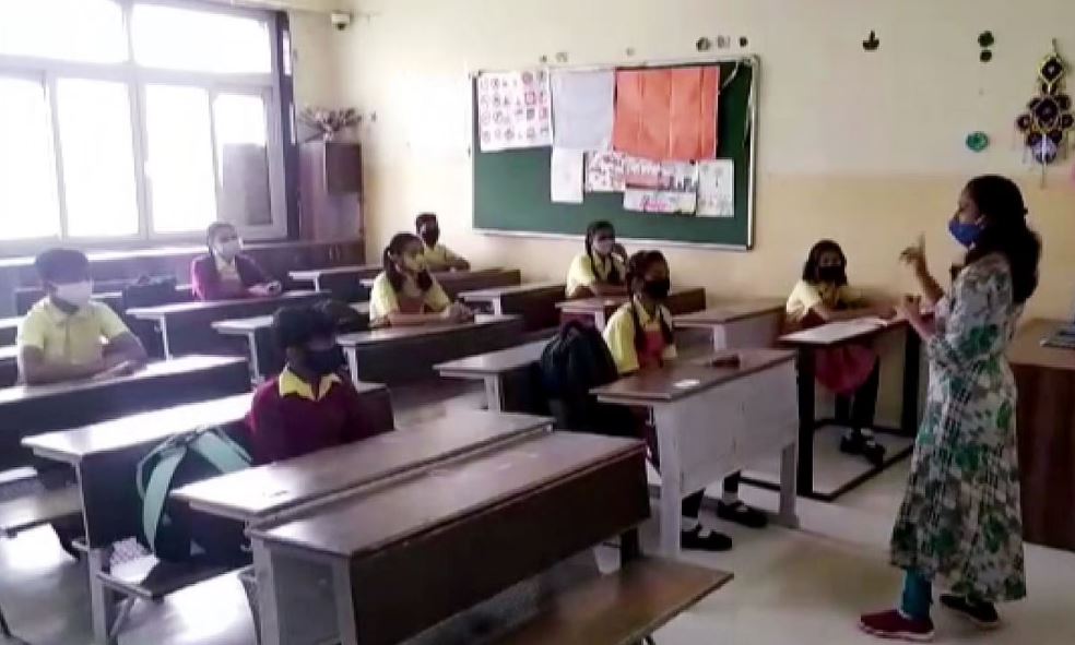 उत्तर प्रदेश : राज्य के सभी निजी स्कूल अब आरटीआई के अधीन, फीस और खर्च की देनी होगी जानकारी