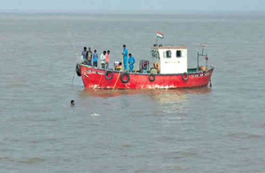 पाकिस्तान मरीन सुरक्षा एजेंसी ने चार भारतीय नौकाओं, 24 मछुआरों को पकड़ा