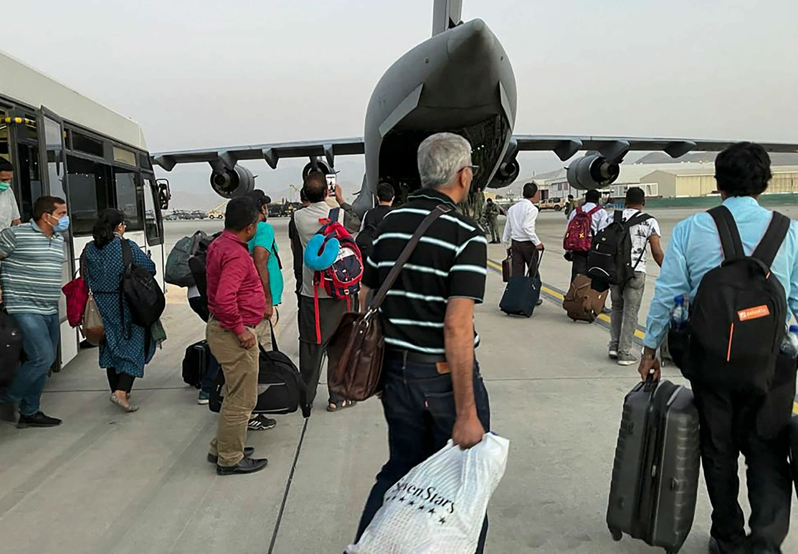 काबुल हवाई अड्डा खुलने के बाद अफगानिस्तान में बचे भारतीयों की वापस लाया जाएगा : विदेश मंत्रालय