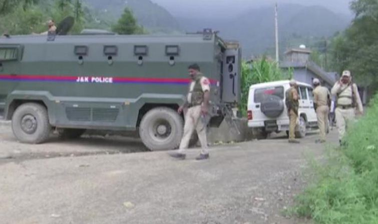 जम्मू-कश्मीर : श्रीनगर में पुलिस पार्टी पर आतंकी हमला, पुलिस सब इंस्पेक्टर शहीद