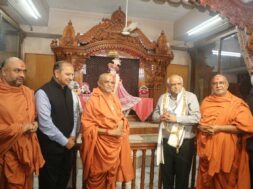 स्वामी नारायण मंदिर में भूपेंद्र पटेल