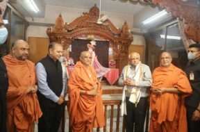 स्वामी नारायण मंदिर में भूपेंद्र पटेल