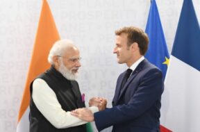 Modi macron