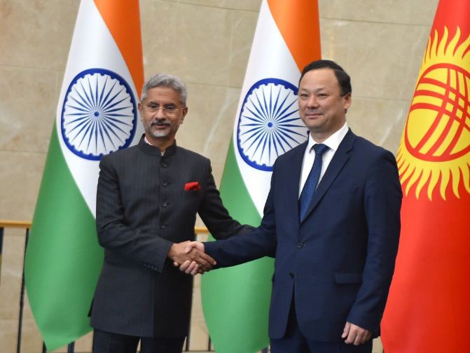 भारत और किर्गिज गणराज्‍य विकास परियोजनाओं के लिए 20 करोड़ अमेरिकी डॉलर की ऋण सुविधा पर सहमत