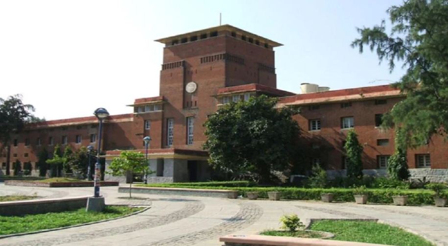 दिल्ली विश्वविद्यालय का फैसला : कॉलेजों को अब सावरकर और सुषमा स्वराज के नाम दिए जाएंगे   