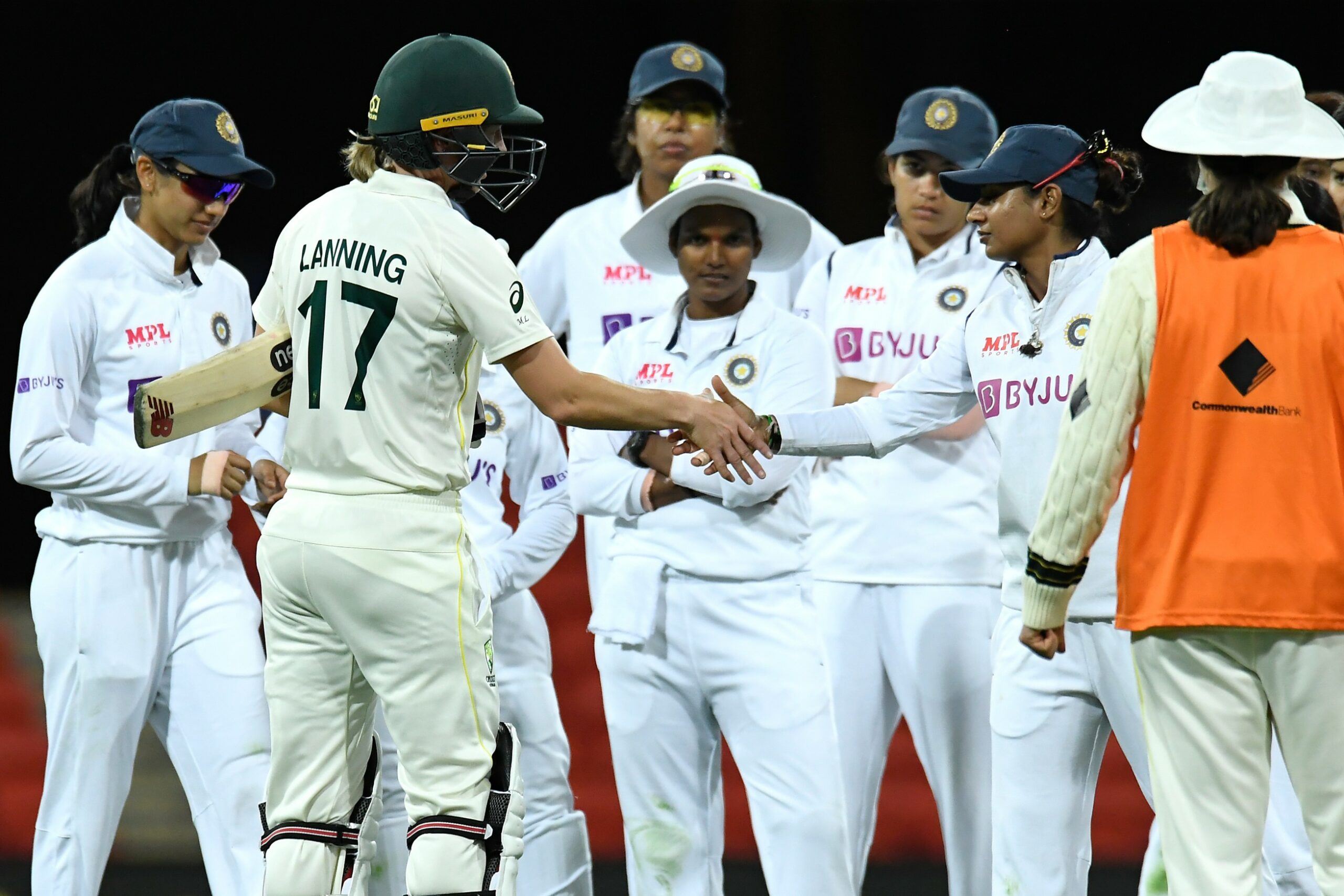 महिला क्रिकेट : भारत व ऑस्ट्रेलिया के बीच दिवा-रात्रि टेस्ट मैच ड्रॉ, स्मृति मंधाना ‘प्लेयर ऑफ द मैच’