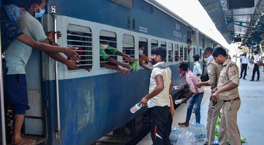 दिवाली और छठ पूजा पर रेलवे चला रही 110 स्पेशल ट्रेनें, यूपी और बिहार के लिए सबसे ज्यादा ट्रेनें