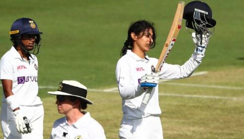दिवा-रात्रि टेस्ट : स्‍मृति मंधाना ने रचा इतिहास, ऑस्‍ट्रेलियाई धरती पर शतक जड़ने वालीं पहली भारतीय महिला