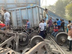 जौनपुर में मालगाड़ी दुर्घटनाग्रस्त