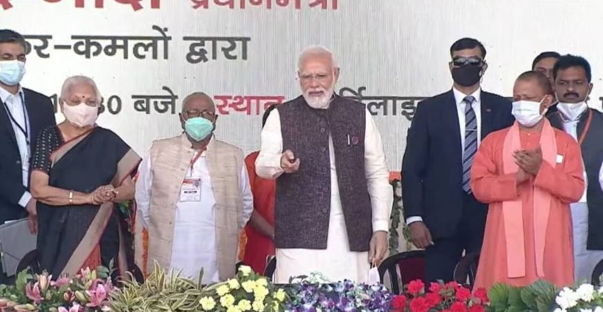 प्रधानमंत्री मोदी ने गोरखपुर में किया एम्स व उर्वरक कारखाने का लोकार्पण