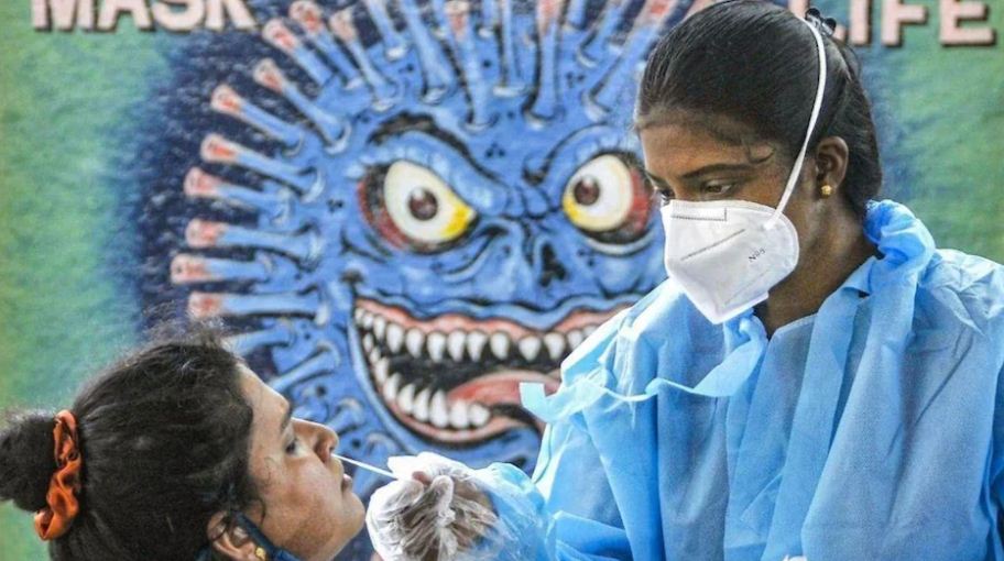 भारत में ओमिक्रॉन का खतरा : एक दिन में आए 17 मामले, 5 राज्यों में फैला कोरोना का नया वैरिएंट