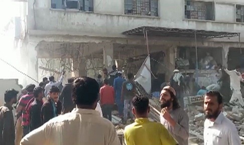 पाकिस्तान : कराची की बैंक इमारत में धमाका, 14 लोगों की मौत, 15 घायल