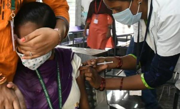 यूपी में बच्चों का कोविड टीकाकरण प्रारंभ, पहले दिन एक करोड़ 40 लाख बच्चों के वैक्सीनेशन का लक्ष्य