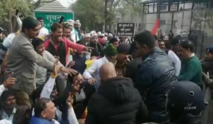 मध्य प्रदेश : भोपाल में ओबीसी महासभा कार्यकर्ताओं का प्रदर्शन