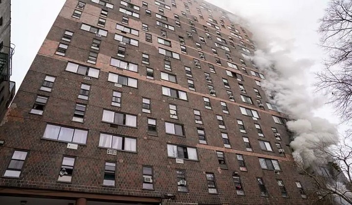 अमेरिका : न्यूयॉर्क की इमारत में लगी भीषण आग, 19 लोगों की मौत
