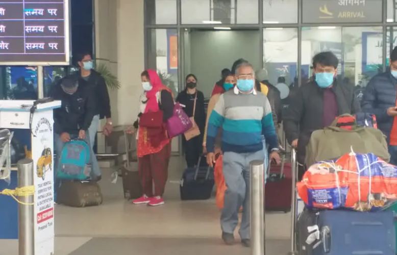बिहार : पटना हवाईअड्डे पर युवती की सैंडिल में जीपीएस और सिम कार्ड मिला, आतंकियों से संबंध होने का आशंका