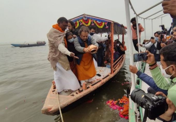 परिजनों ने गंगा में विसर्जित कीं कथक सम्राट बिरजू महाराज की अस्थियां