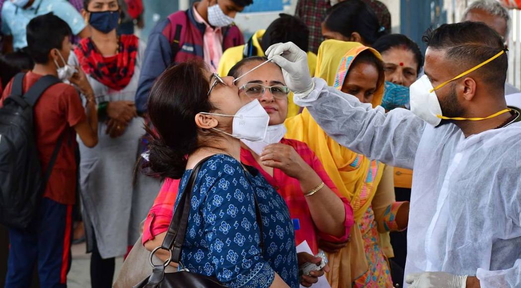 भारत में कोरोना संकट : नए संक्रमितों की संख्या में 13 फीसदी की गिरावट, लगभग 6 लाख एक्टिव केस